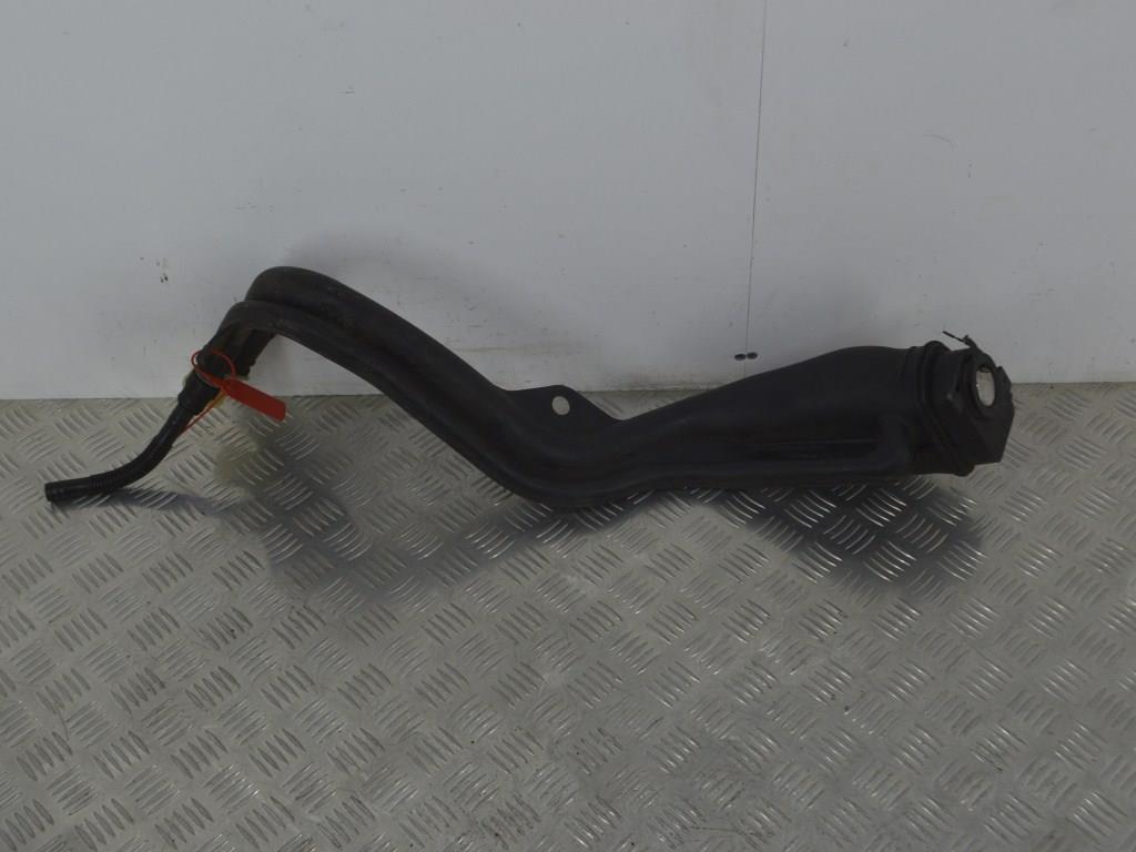 Горловина топливного бака