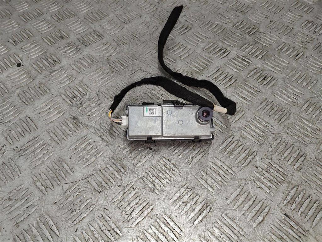 Камера переднего вида