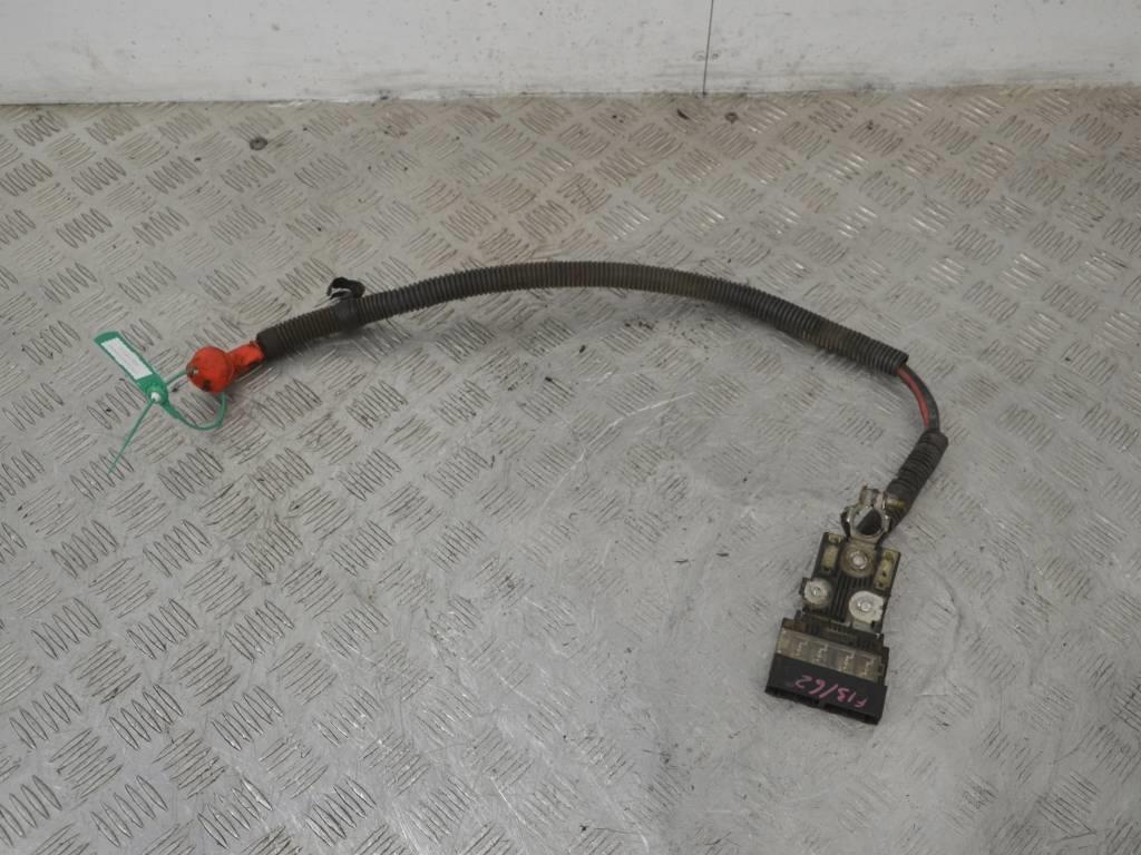 Клемма аккумулятора минус