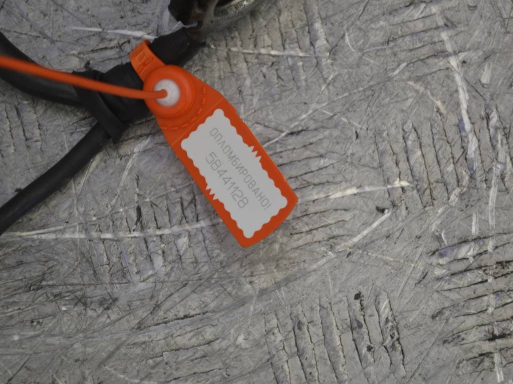 Клемма аккумулятора минус