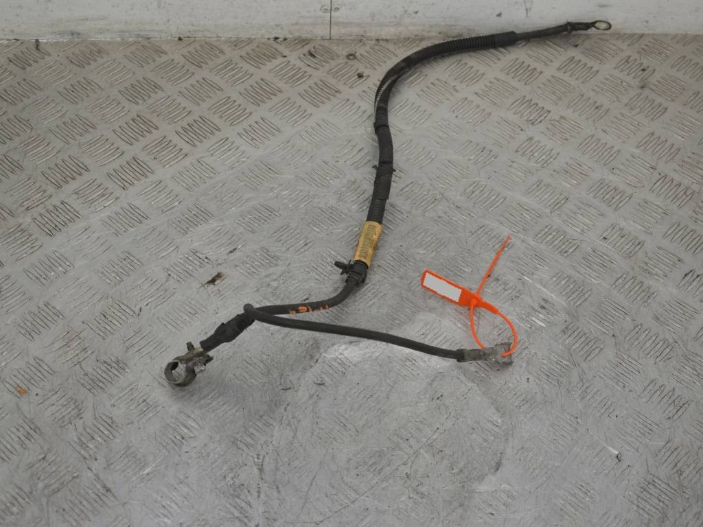 Клемма аккумулятора минус