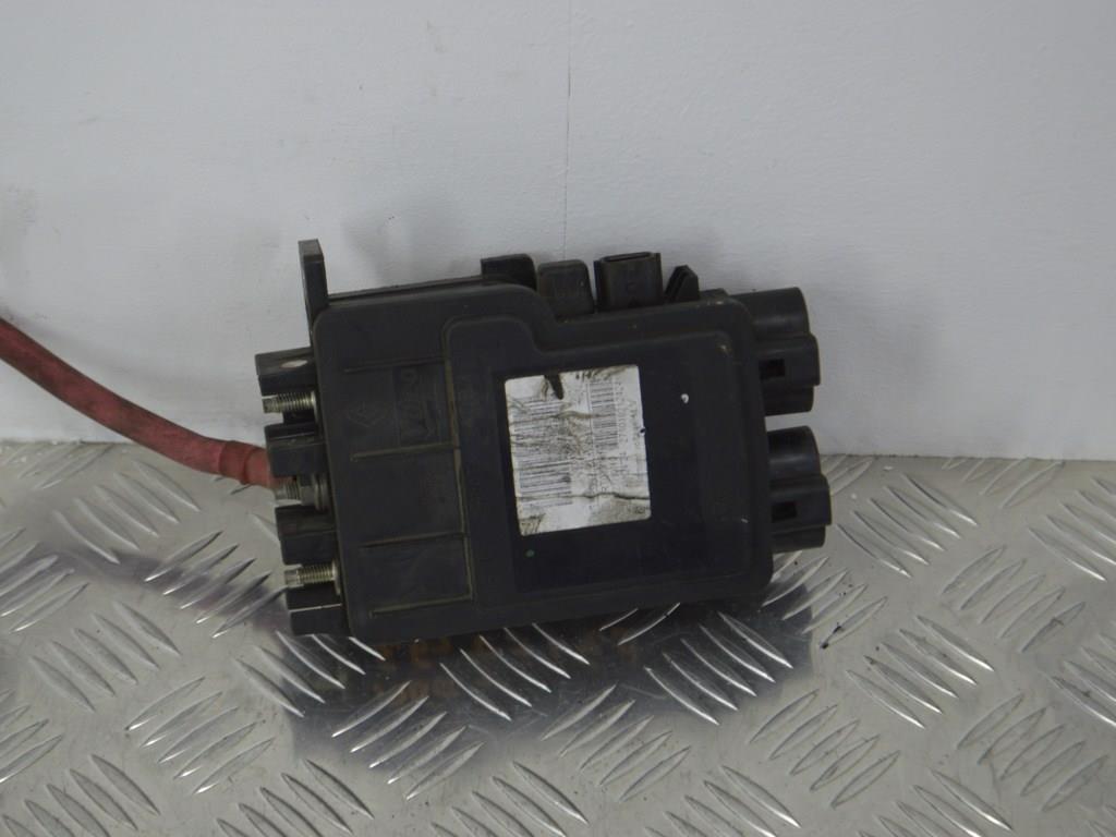 Клемма аккумулятора плюс