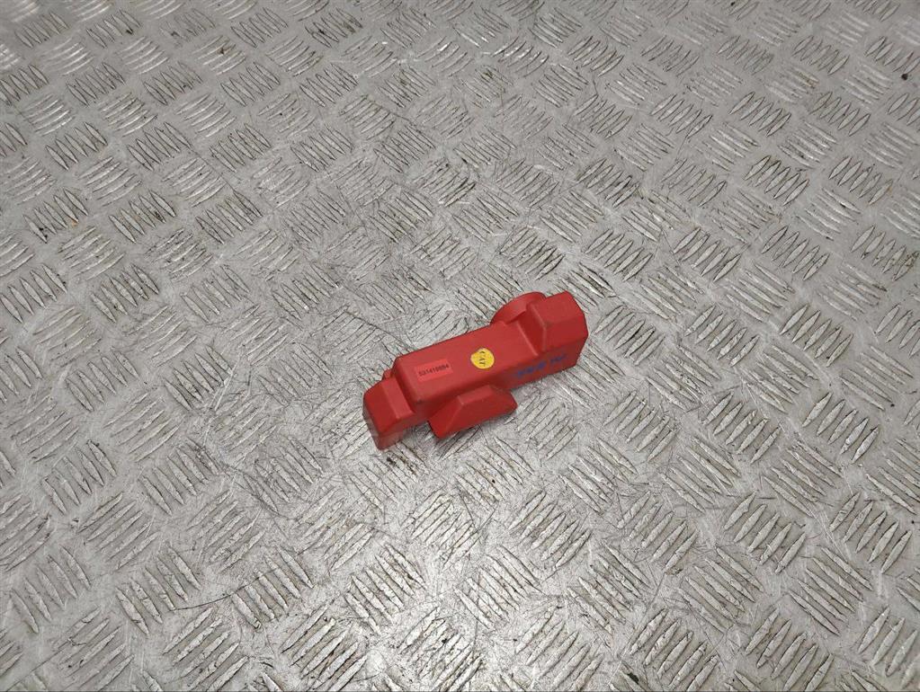 Клемма аккумулятора плюс