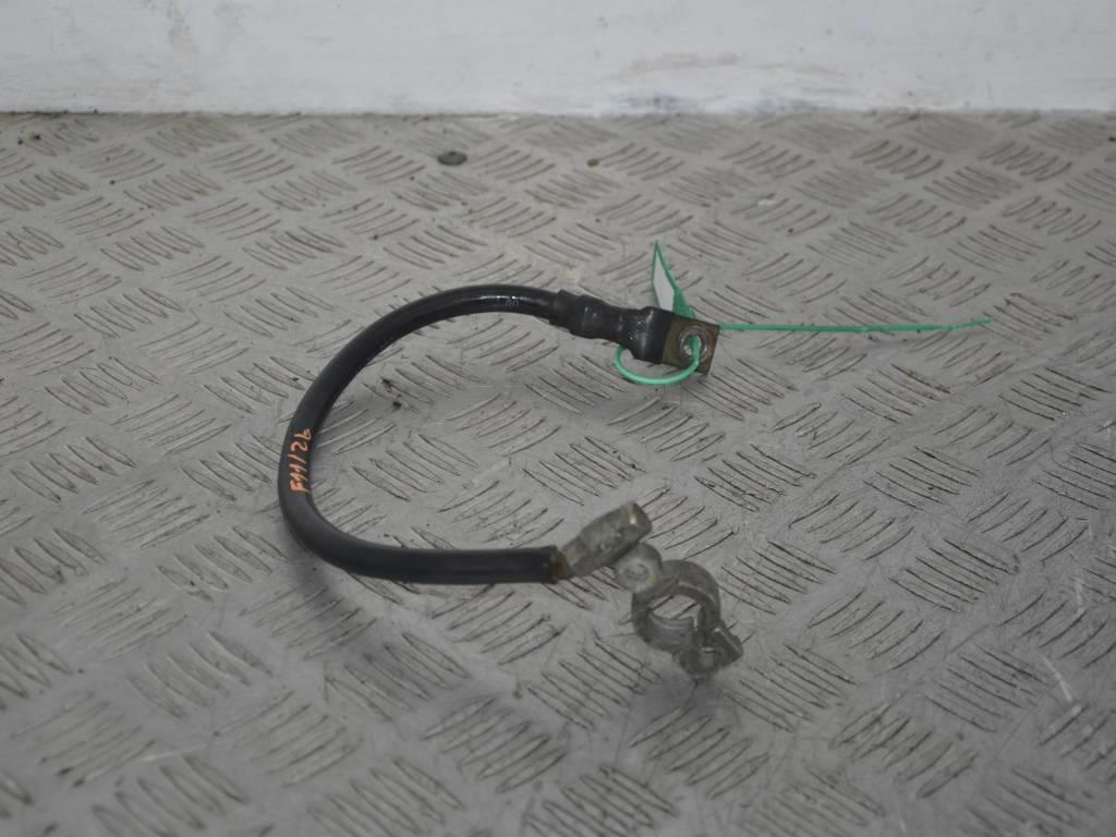 Клемма аккумулятора плюс