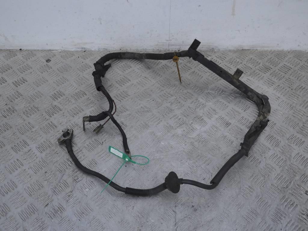 Клемма аккумулятора плюс