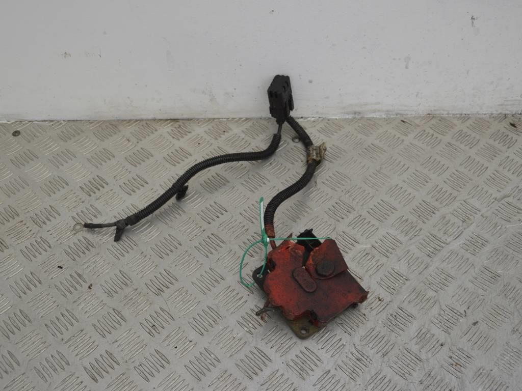 Клемма аккумулятора плюс