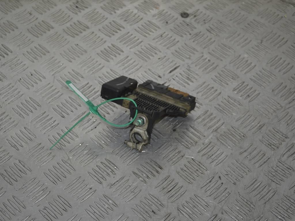 Клемма аккумулятора плюс