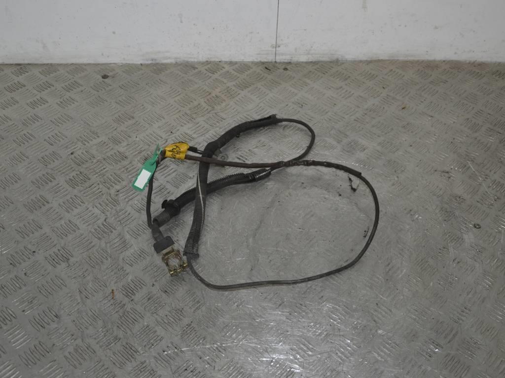 Клемма аккумулятора плюс