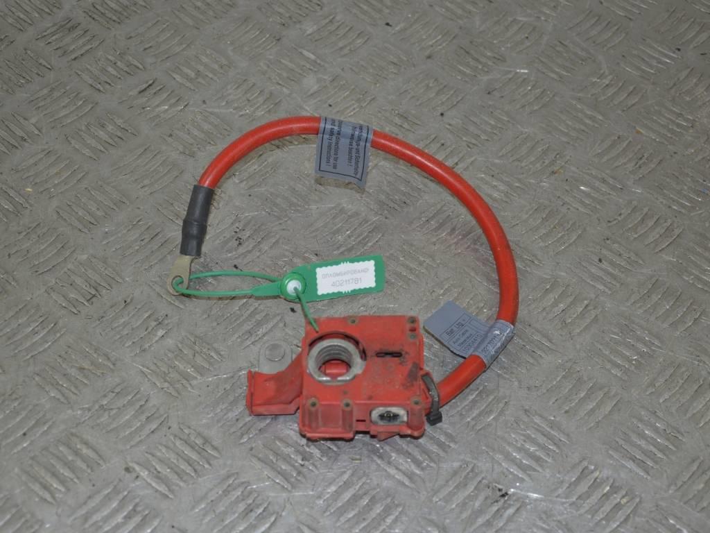 Клемма аккумулятора плюс