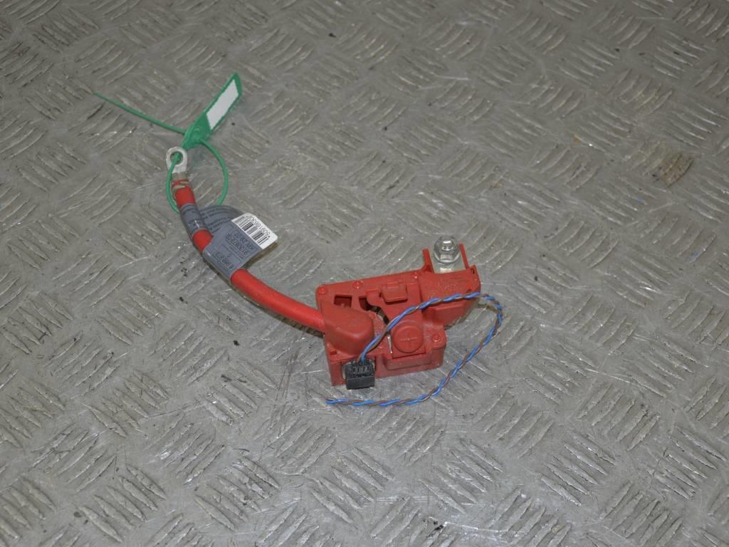 Клемма аккумулятора плюс