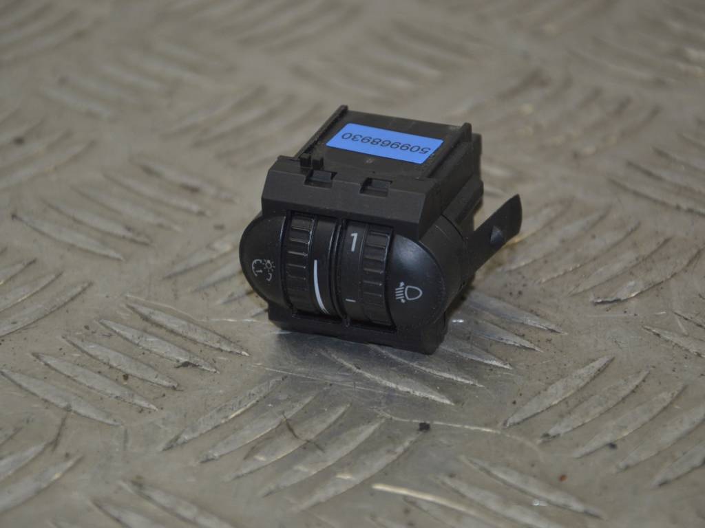 Кнопка корректора фар