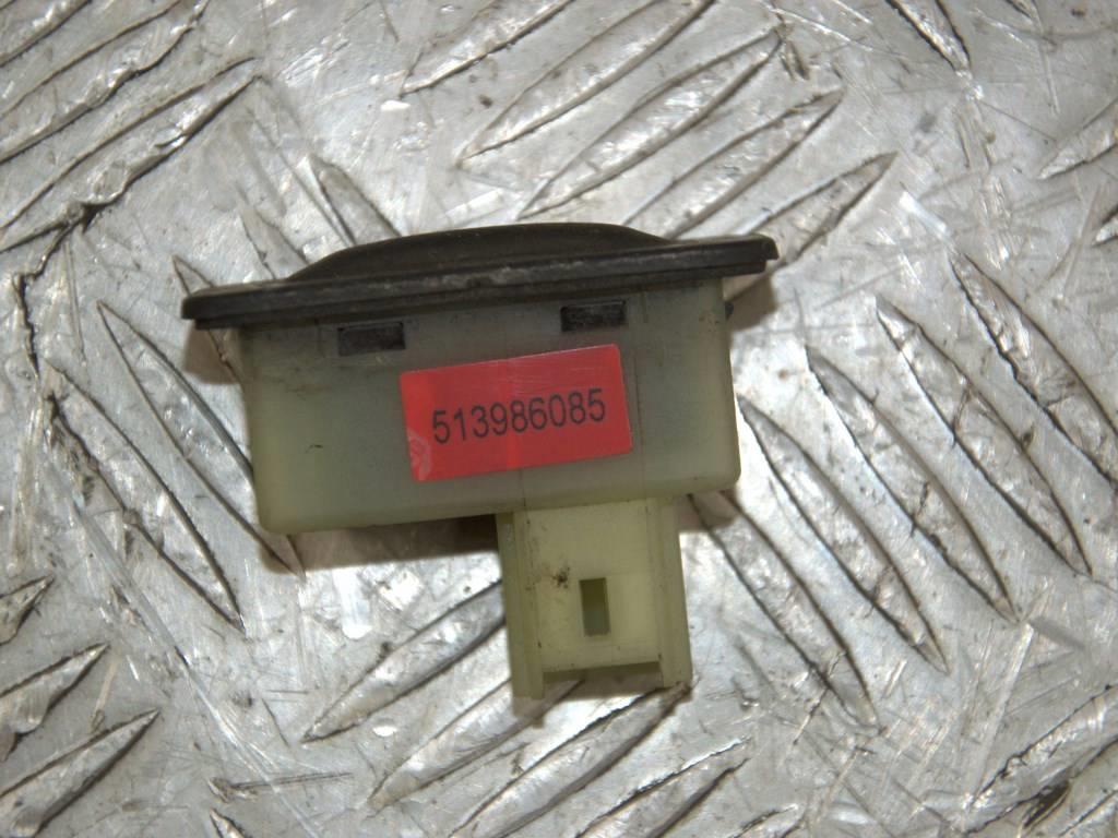 Кнопка открытия багажника Renault Laguna 2 (2001-2007) 8200000900