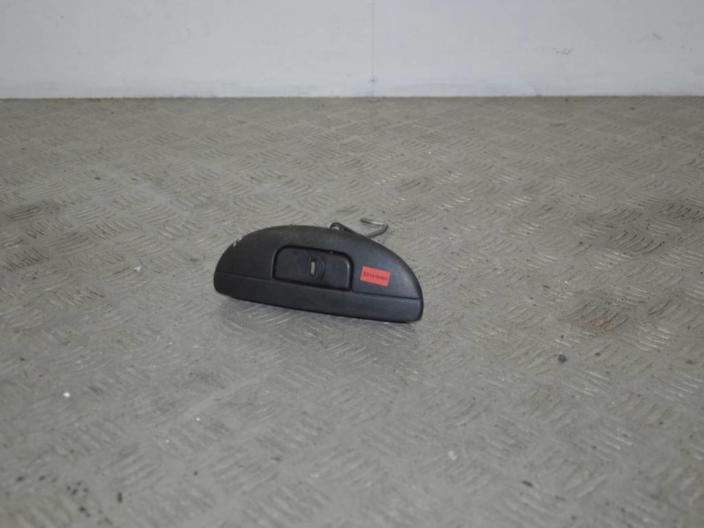 Кнопка открытия багажника