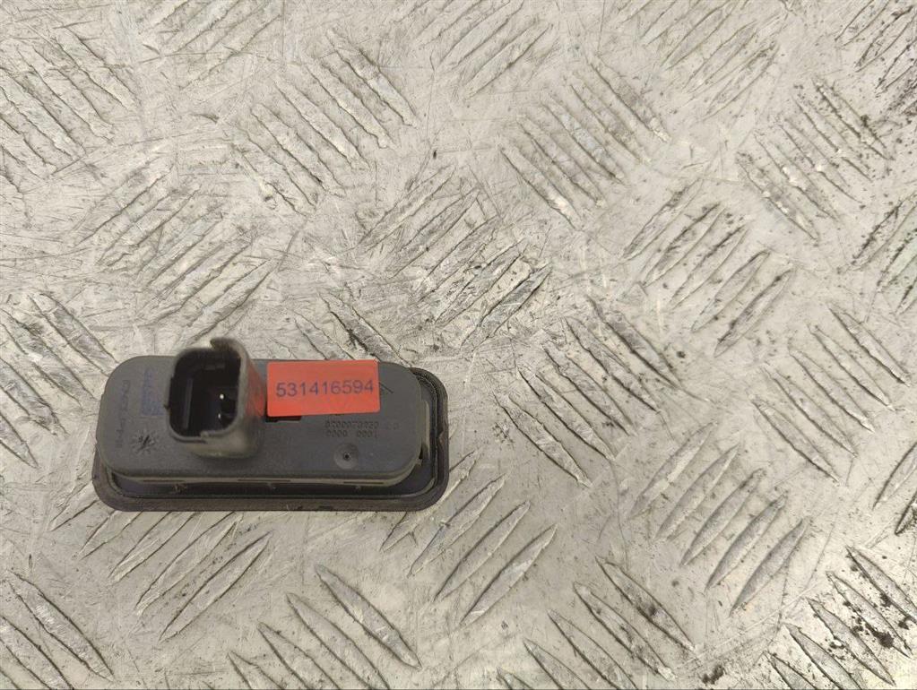 Кнопка открытия багажника