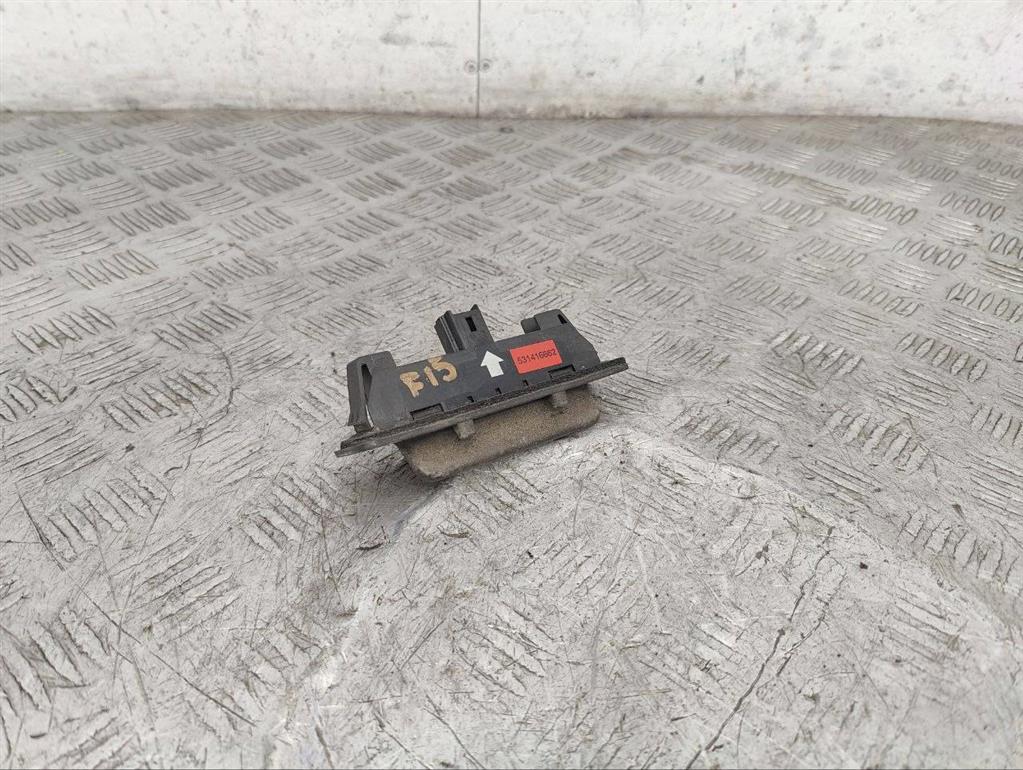 Кнопка открытия багажника