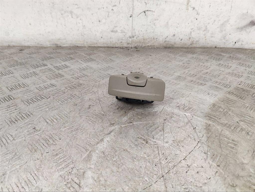 Кнопка ручного тормоза (ручника)