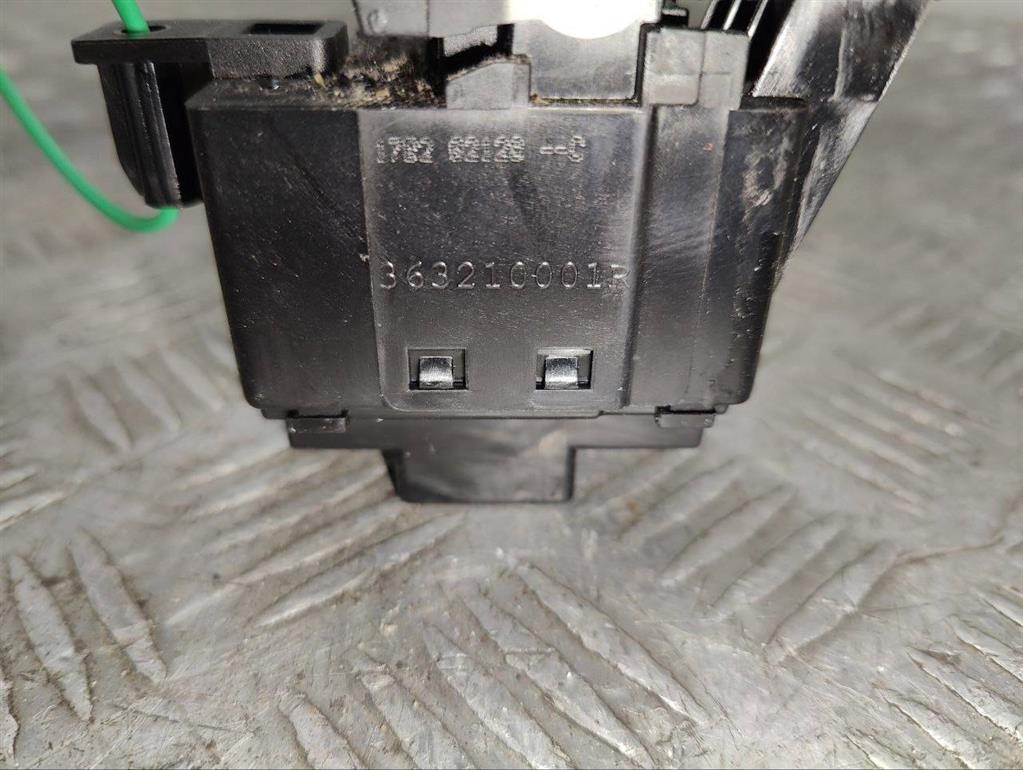 Кнопка ручного тормоза (ручника)