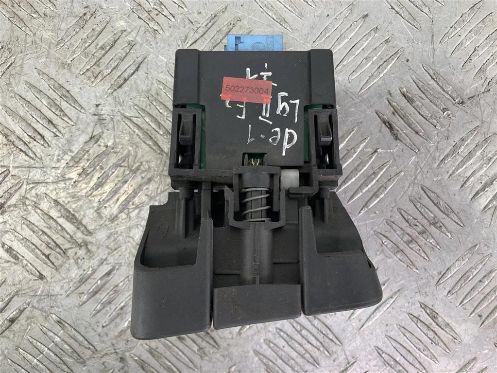 Кнопка ручного тормоза (ручника)