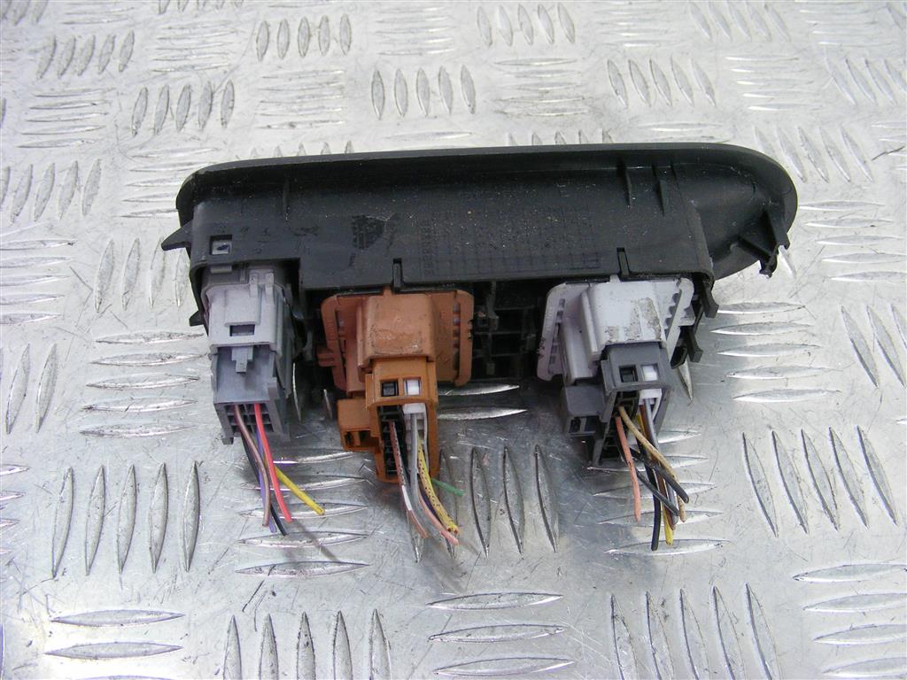 Кнопка стеклоподъемника переднего левого Renault Scenic 2 (2003-2009) 156018070, 8200160603