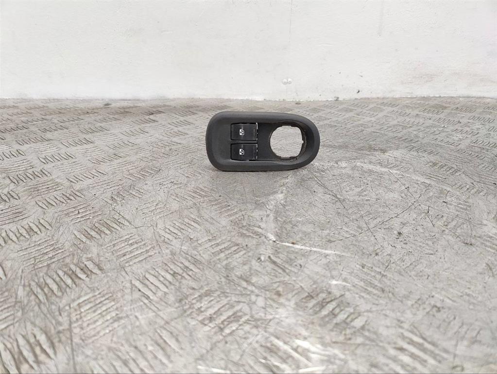 Кнопка стеклоподъемника переднего левого