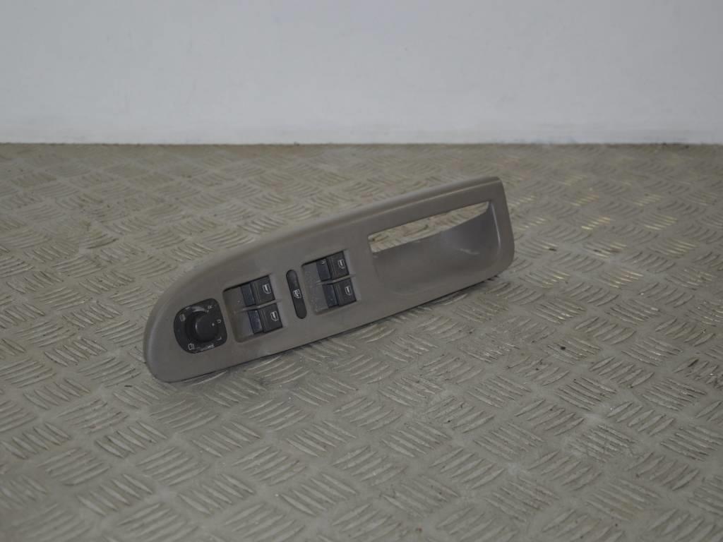 Кнопка стеклоподъемника переднего левого