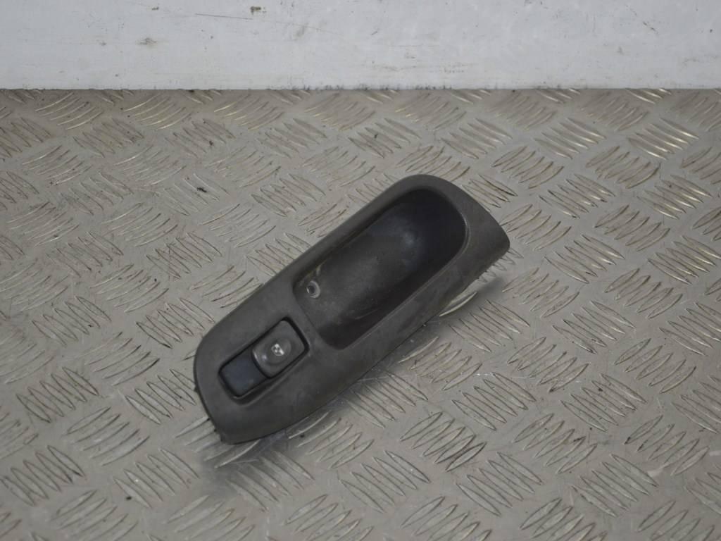 Кнопка стеклоподъемника переднего правого Renault Scenic 1 (1996-2003) 7700431172