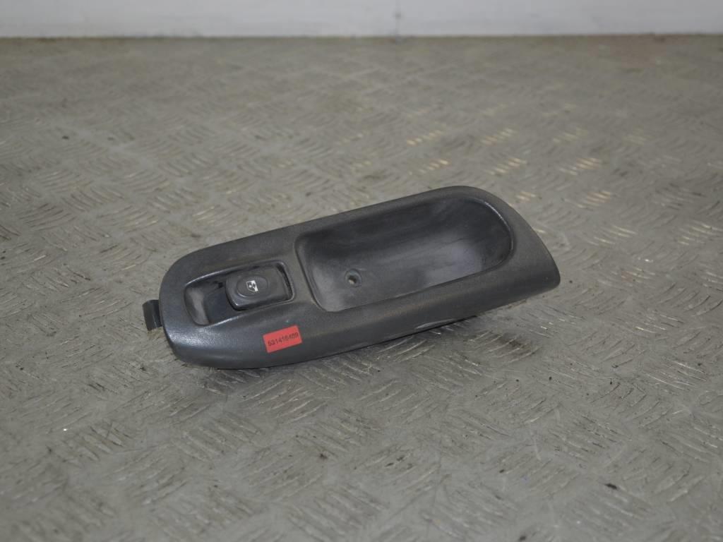 Кнопка стеклоподъемника переднего правого