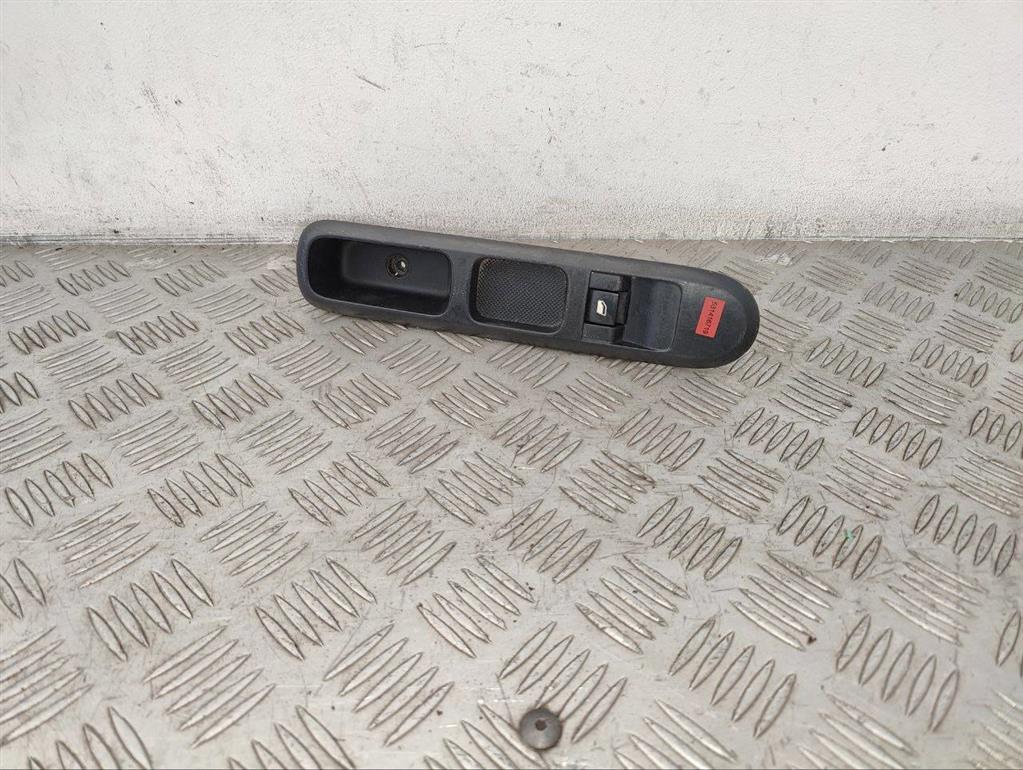 Кнопка стеклоподъемника переднего правого