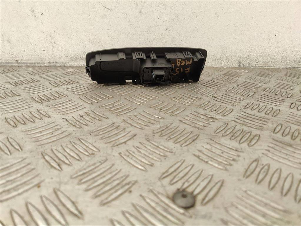 Кнопка стеклоподъемника переднего правого