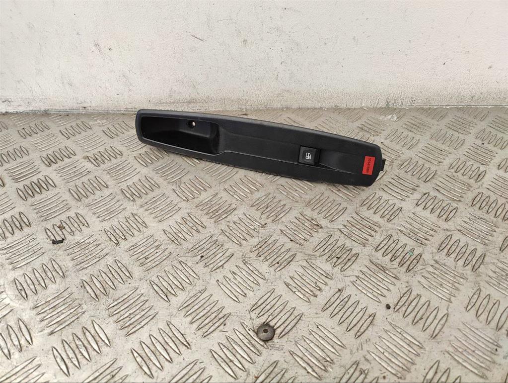 Кнопка стеклоподъемника переднего правого