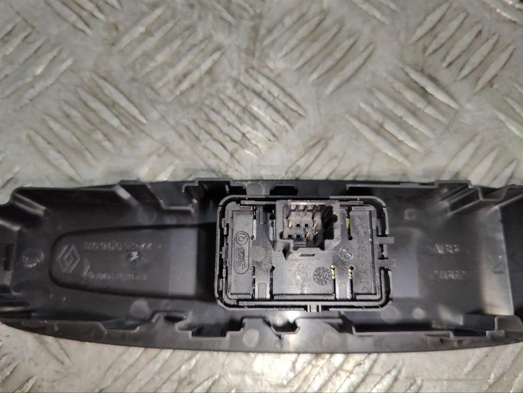 Кнопка стеклоподъемника переднего правого