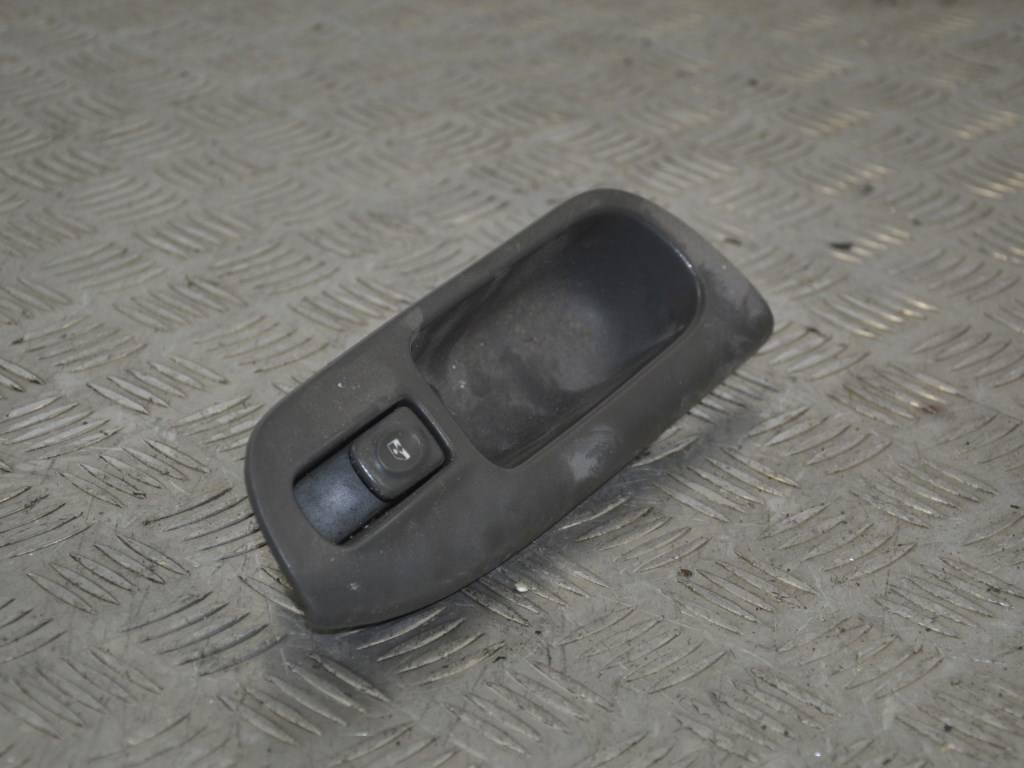 Кнопка стеклоподъемника переднего правого