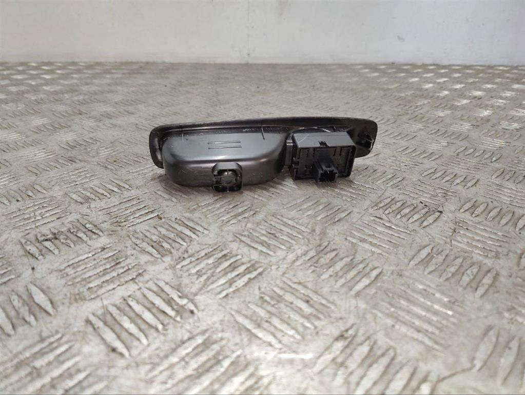 Кнопка стеклоподъемника заднего левого