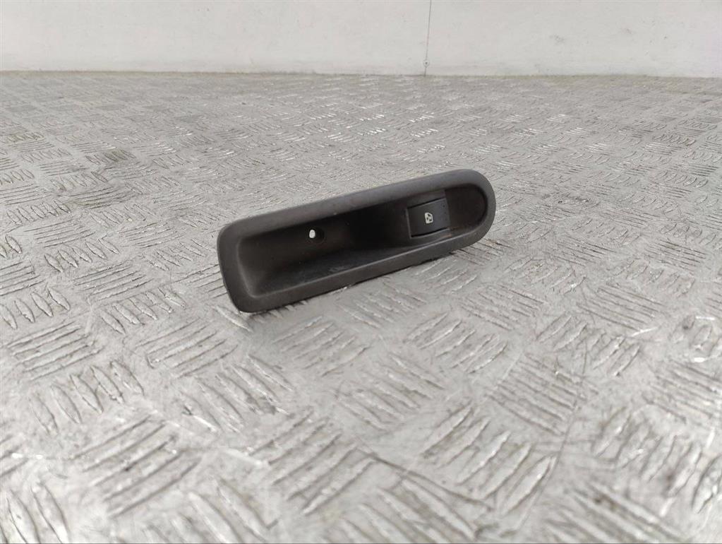 Кнопка стеклоподъемника заднего правого