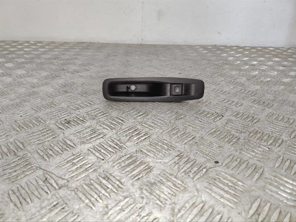 Кнопка стеклоподъемника заднего правого