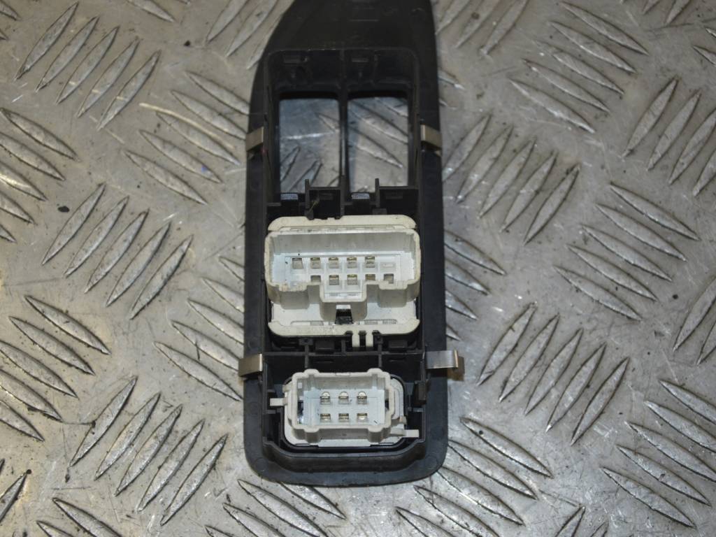 Кнопка стеклоподъемника