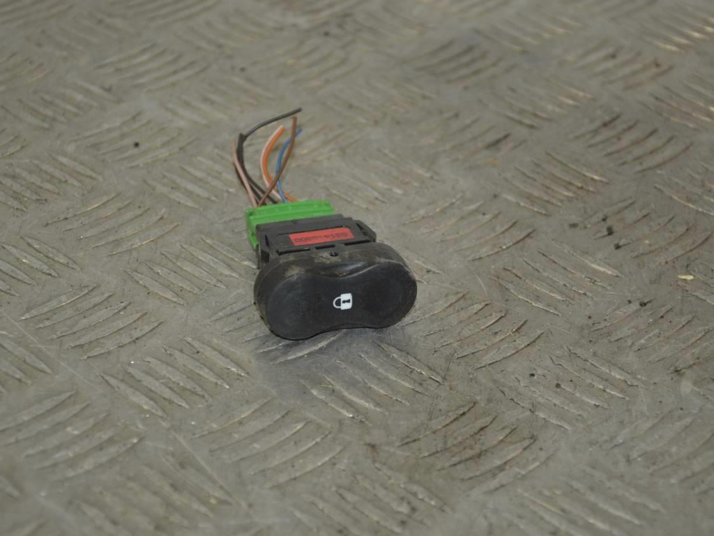 Кнопка центрального замка