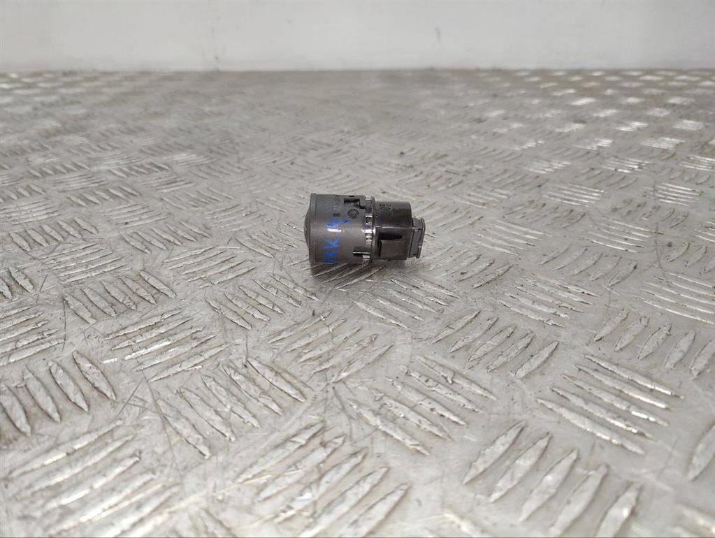 Кнопка запуска двигателя