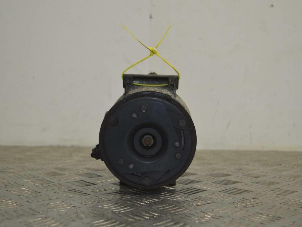 Компрессор кондиционера Renault Laguna 2 (2001-2007) 8200421410