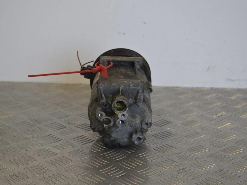 Компрессор кондиционера Renault Megane 2 (2002-2008) 8200457418
