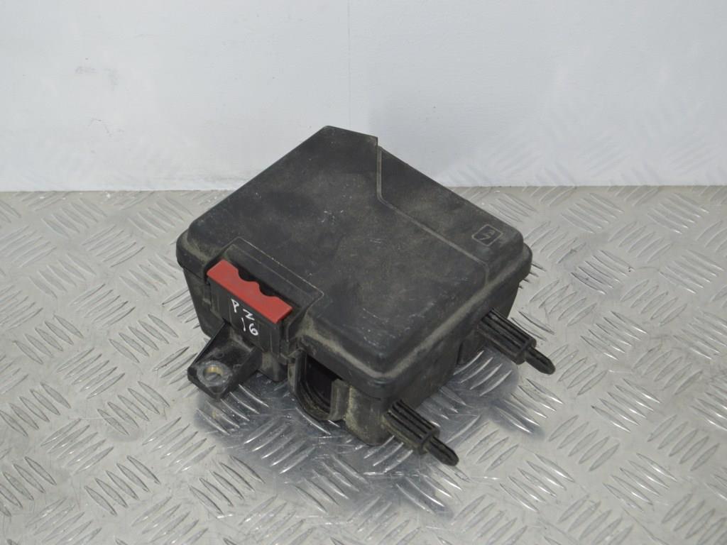 Короб предохранителей Renault Laguna 3 (2007-2015) 284B10001R, 284C40001R