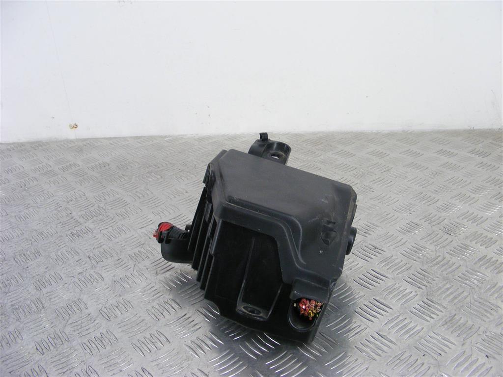 Короб предохранителей Renault Sandero 1 (2009-2014) 8200738818