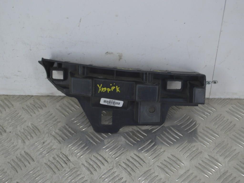 Крепление фары правой