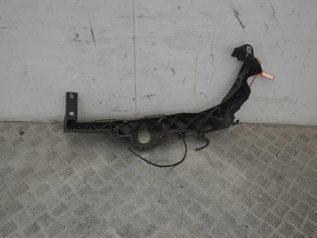 Крепление фары правой