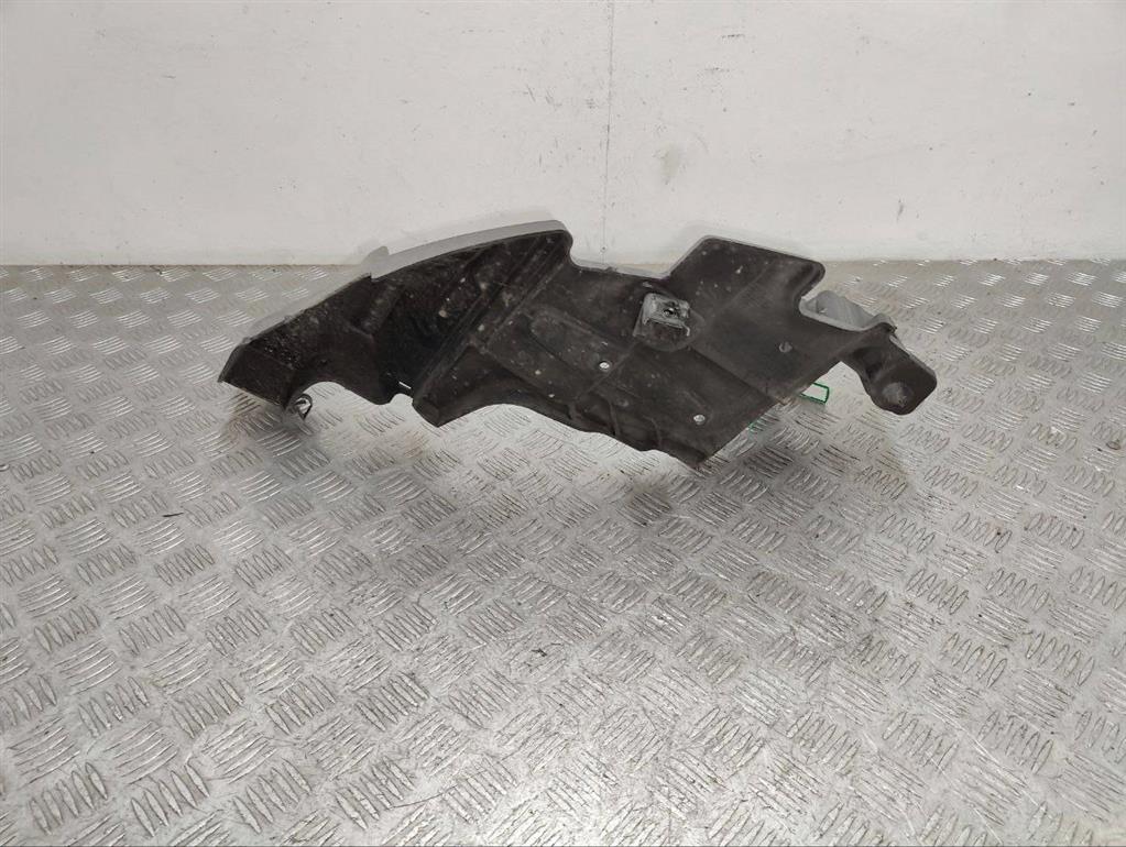 Крепление фары правой