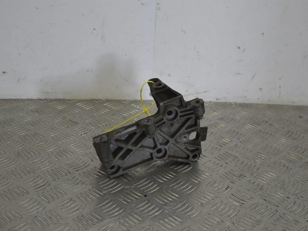 Кронштейн двигателя