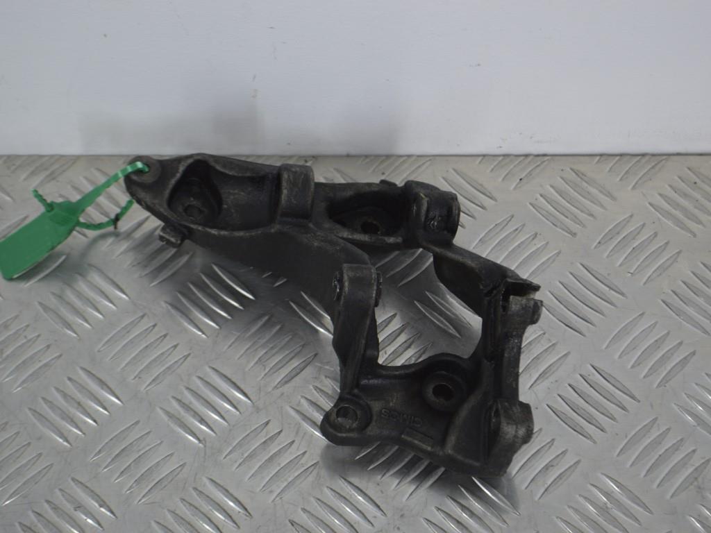 Кронштейн двигателя