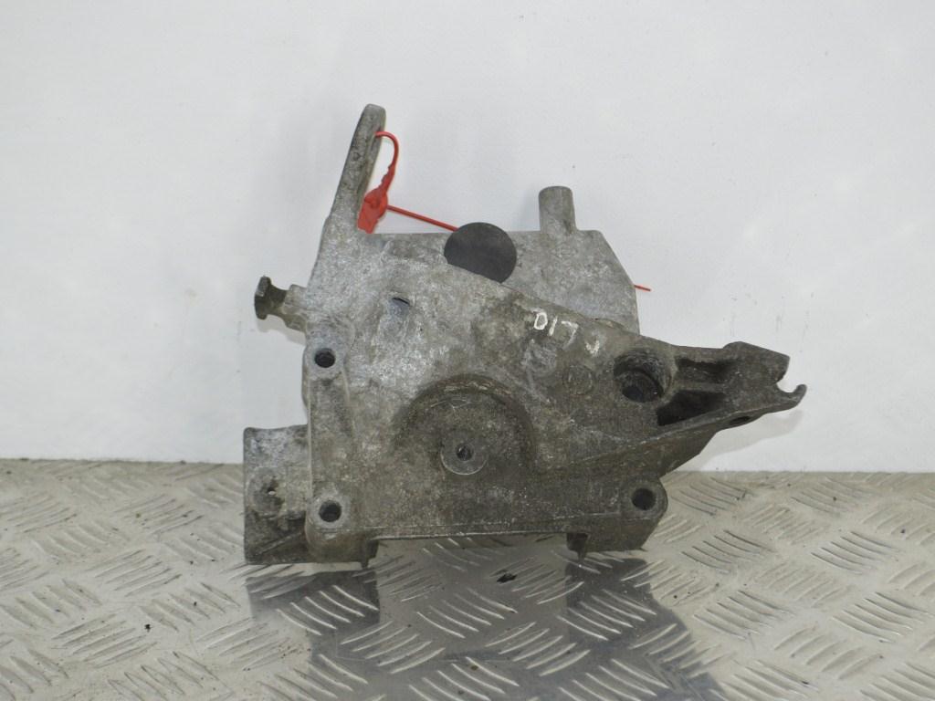 Кронштейн двигателя