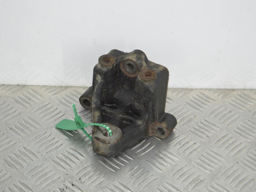 Кронштейн двигателя