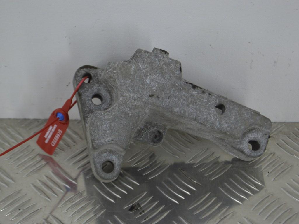 Кронштейн двигателя